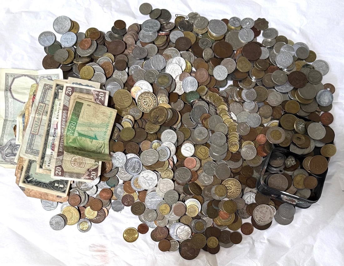 Enormous Collection Of Unsorted American, Foreign Coins & Paper Money-1820-1940 (2000+) (1 of 7)