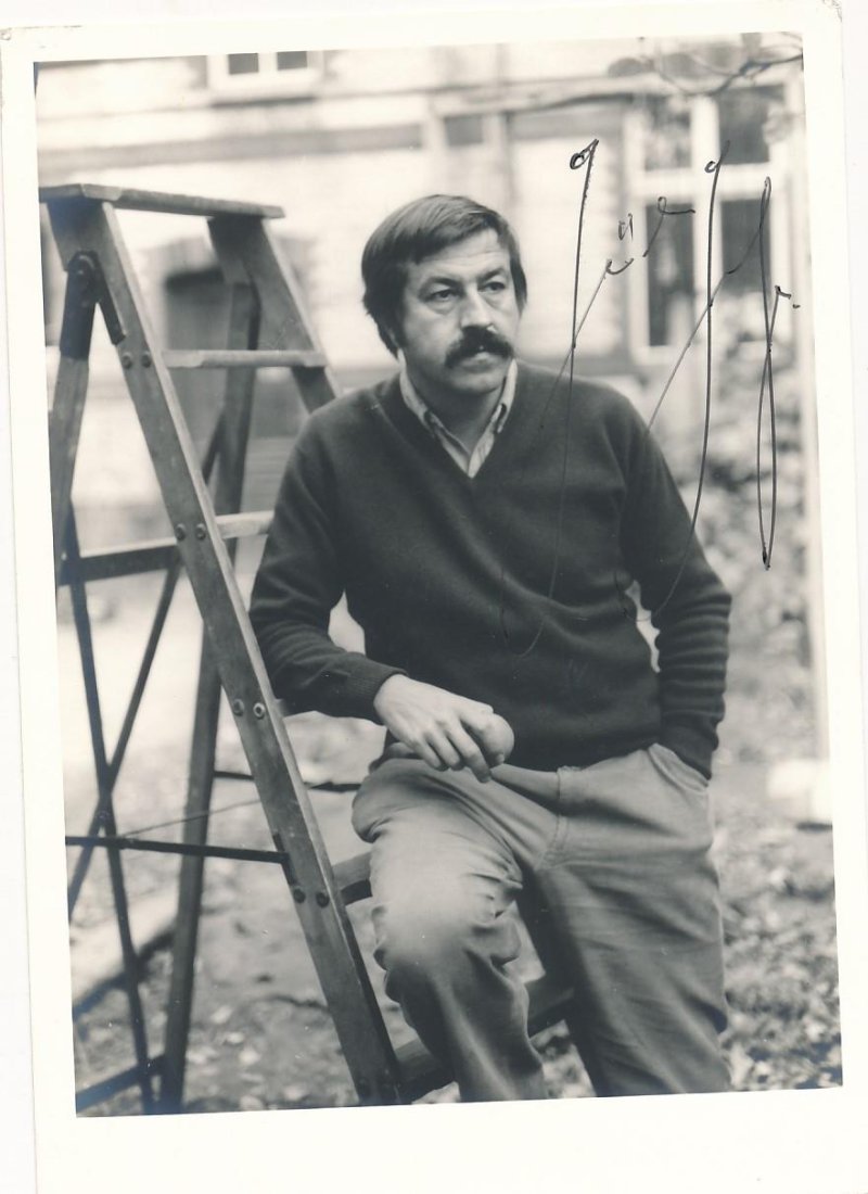 Gunter Grass-RARE Signed Vintage Photo (Nobel Prize): RARE 4.25X6 Vintage photograph signed in ballpoint ink by Gunter Grass. In very good condition with light trivial dings to the corners.GÃ¼nter Wilhelm Grass (16 October 1927 â€“ 13 April 2015) 