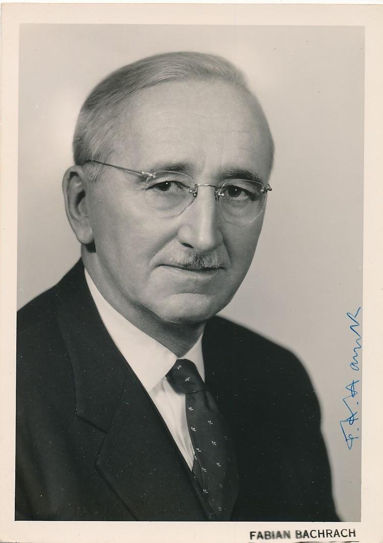 Friedrick Hayek- (Nobel Prize 1974)RARE Vintage Fabian Bachrach Signed Photograph (1 of 2)