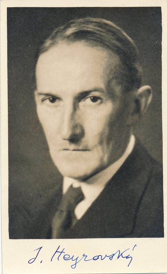 Jaroslav Heyrovsky-Vintage RARE Signed Photograph (Nobel Prize 1959): RARE 3.25X5.5 Vintage sepia portrait photograph signed in blue fountain pen ink by Jarolslav Heyrovsky. In excellent condition.(1890-1967) Jaroslav HeyrovskÃ½ was a Czech chemist and inventor. Heyro