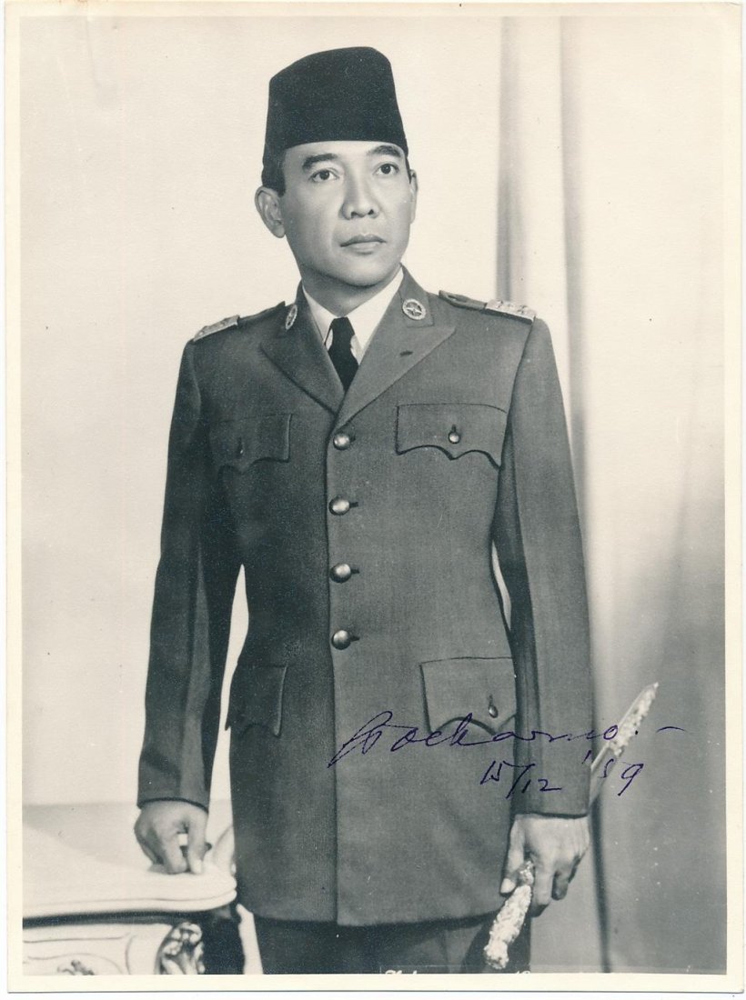 Sukarno- Vintage Signed Photograph (1st President of Indonesia) (1 of 1)