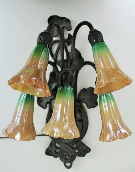 Tiffany Style Lily Sconce (1 of 3)