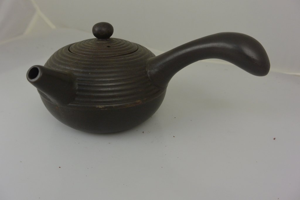 Red stoneware tea pot: Red stoneware tea pot