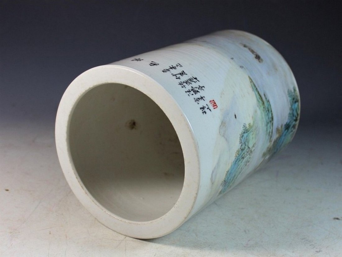 Chinese porcelain brush pot with marked (1 of 9)
