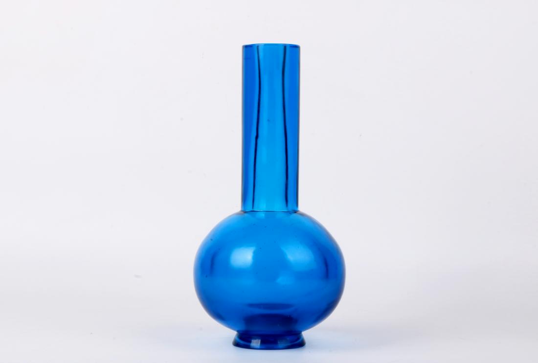A Chinese Blue Glass Vase (1 of 9)