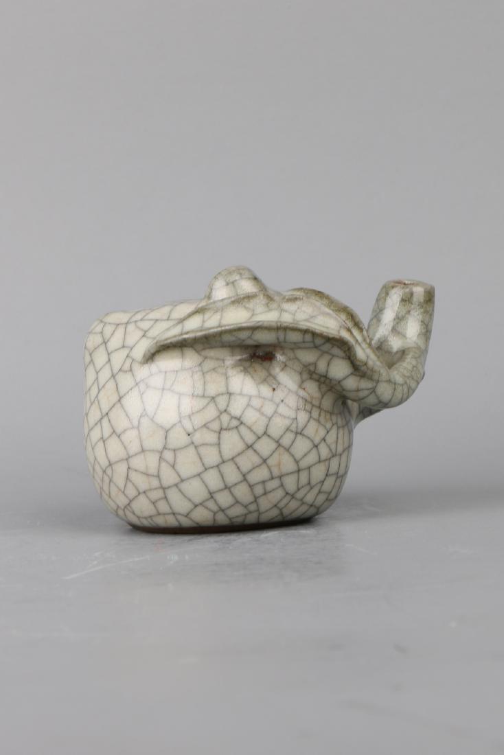A Chinese Ge-Type Porcelain Water Dropper (1 of 8)