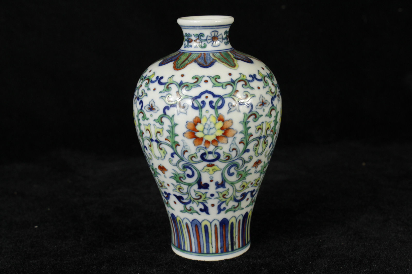 A Chinese Dou-Cai Glazed Porcelain Vase (1 of 6)