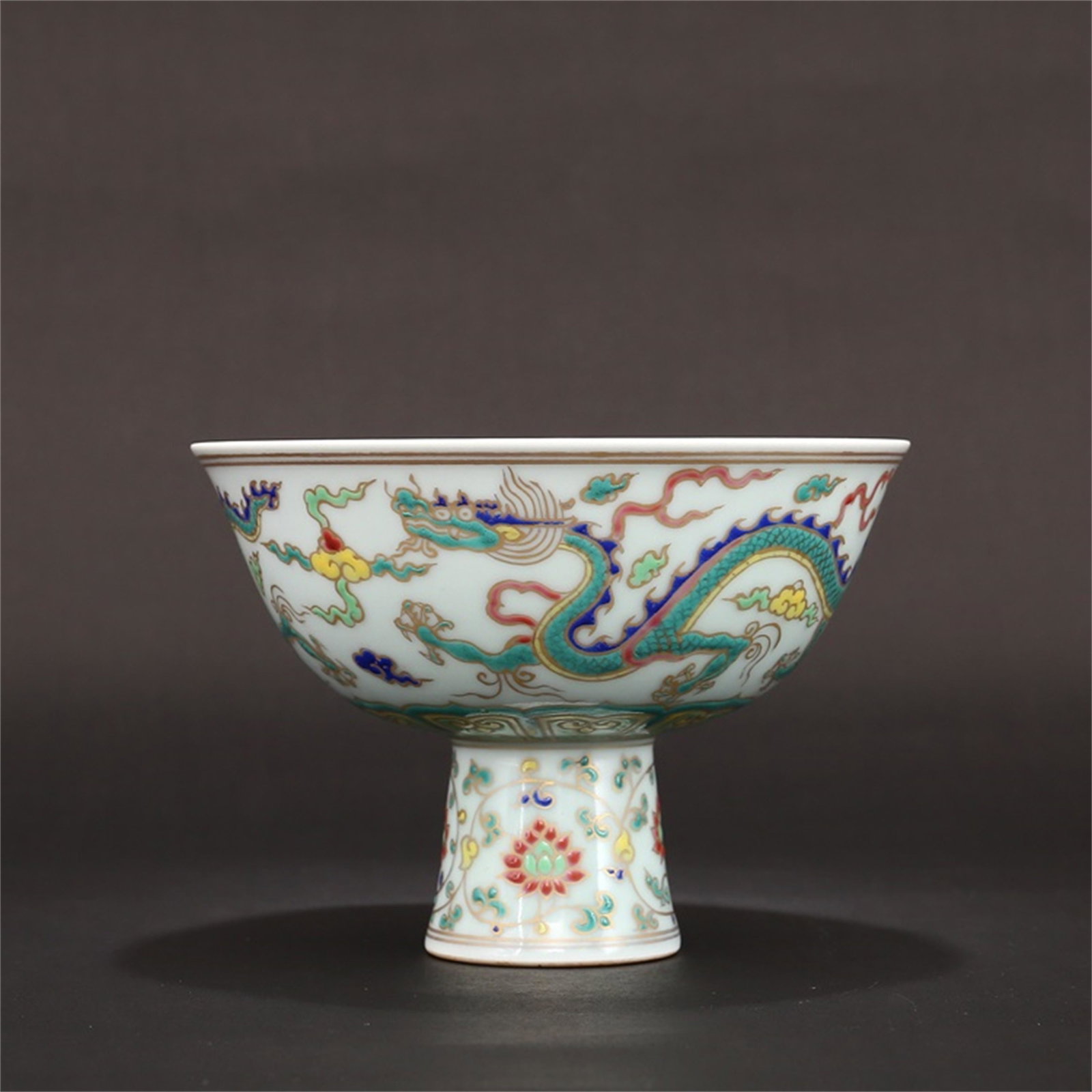 A Chinese Dou-Cai Glazed Porcelain Bowl: Ht. 11.5cm, Wd. 16cm,