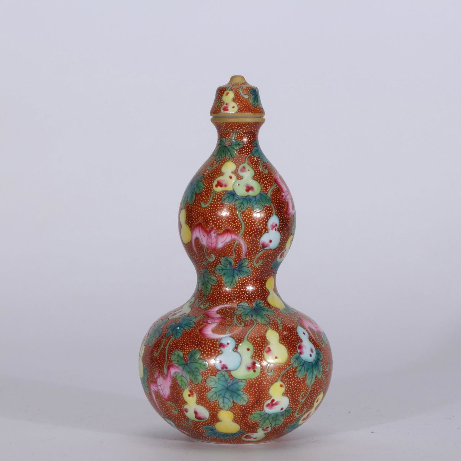 A Chinese Porcelain gourd-shaped Snuff Bottle (1 of 8)