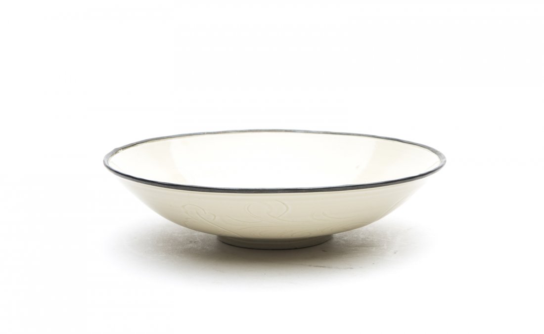 A DING-TYPE DISH (1 of 4)