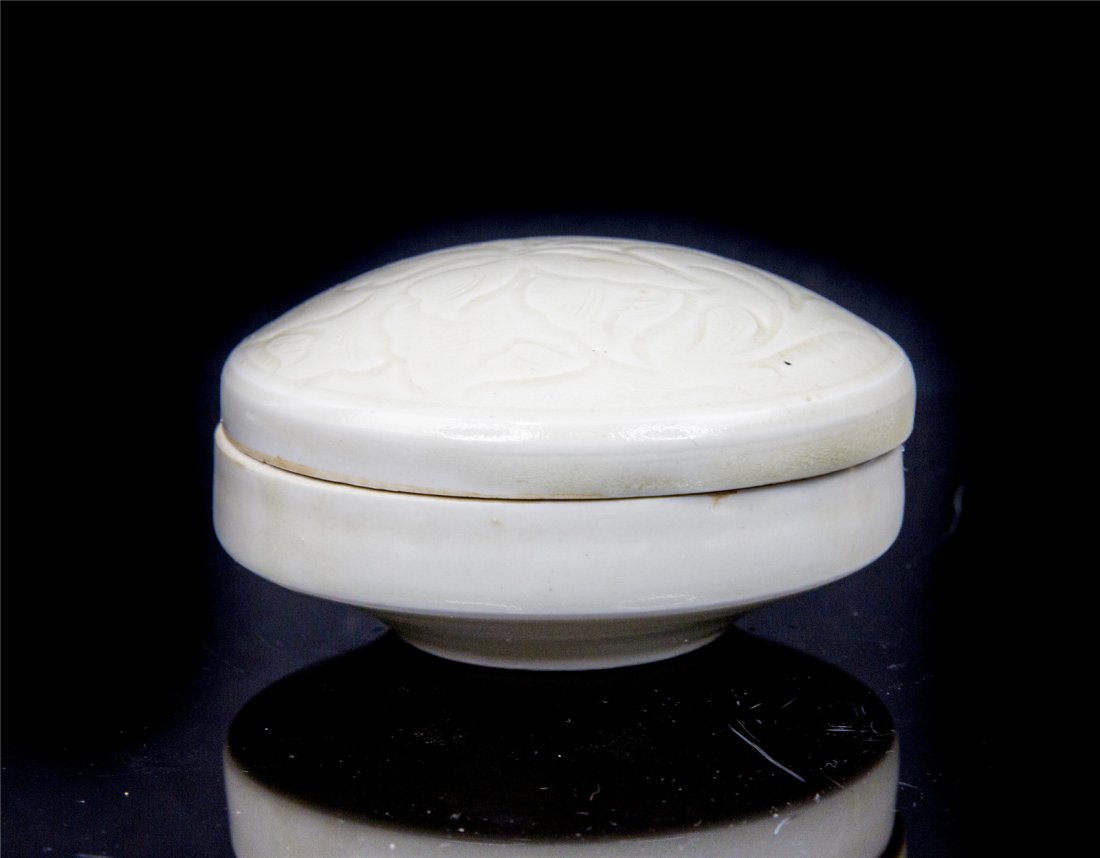 A CARVED DING-TYPE CIRCULAR BOX AND COVER (1 of 4)