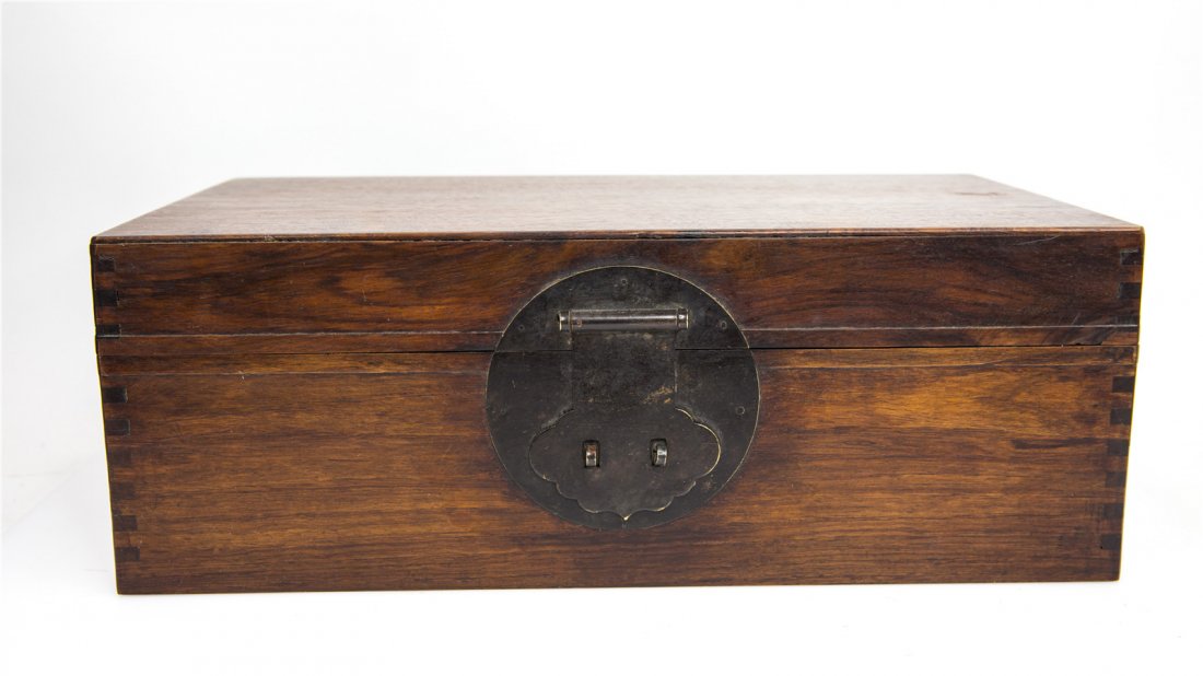 A ROSEWOOD RECTANGULAR BOX AND COVER (1 of 5)