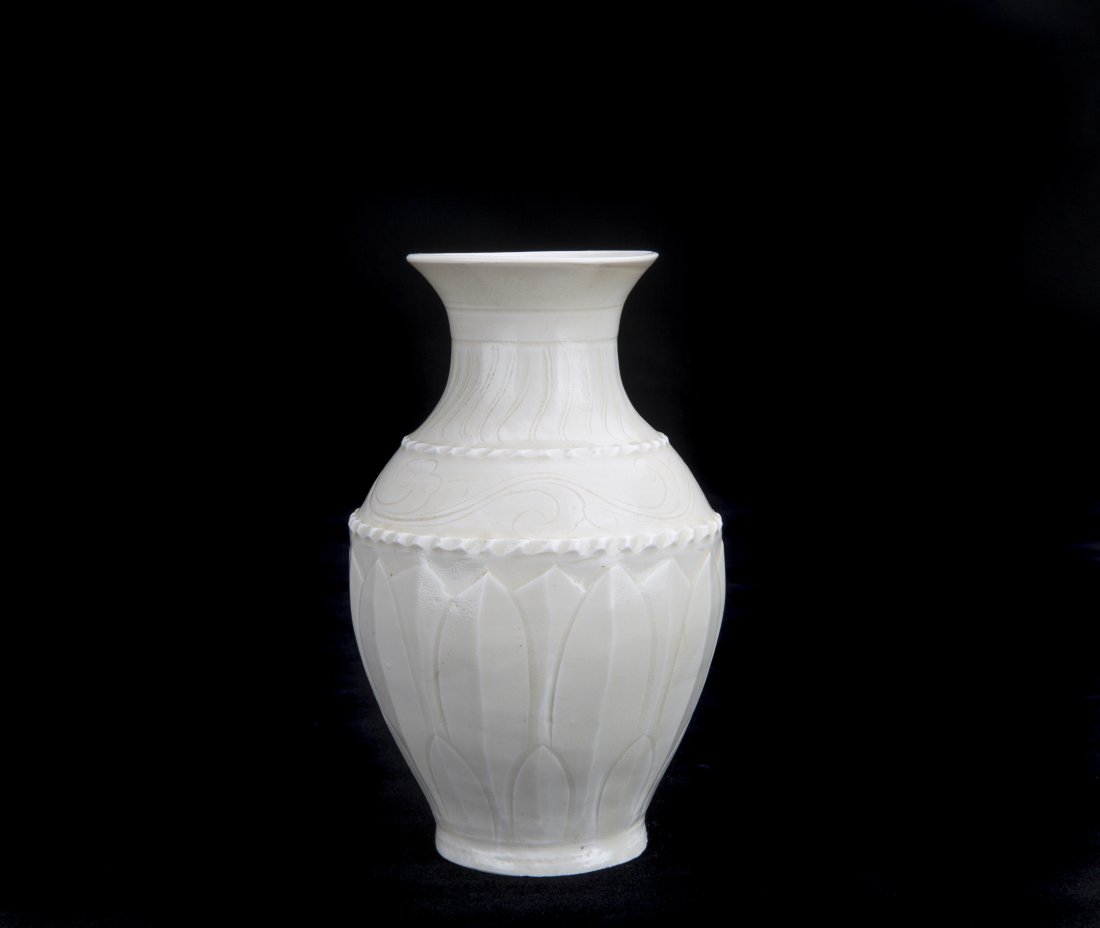 A DING-TYPE VASE (1 of 3)