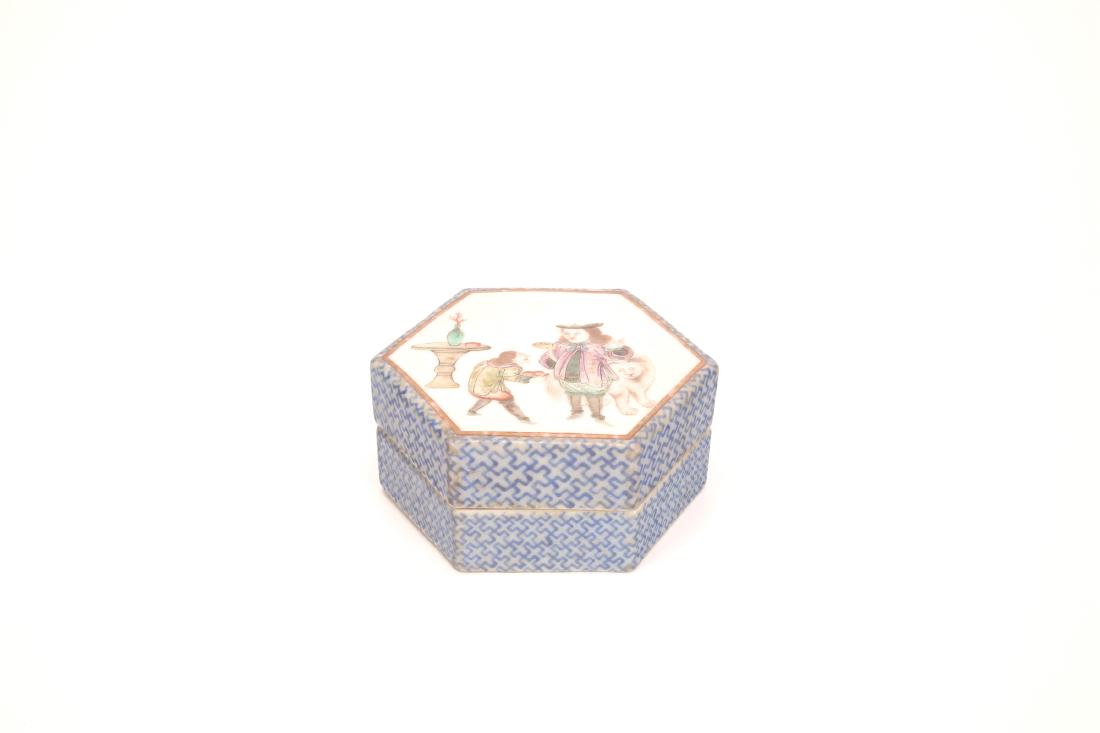 A Chinese Porcelain Box with Cover (1 of 5)