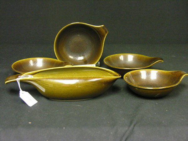 5 PIECE RUSSEL WRIGHT CHINA: 5 PIECE RUSSEL WRIGHT CHINA 4) 5 3/8'' diameter bowls, 1) 10 1/2'' serving bowl