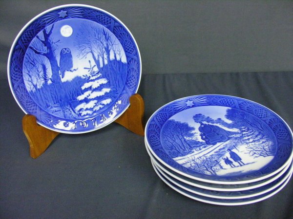 5 ROYAL COPENHAGEN CHRISTMAS PLATES
