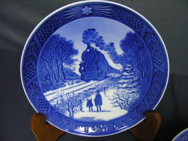 5 ROYAL COPENHAGEN CHRISTMAS PLATES - 3