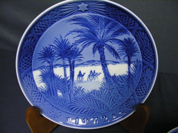 5 ROYAL COPENHAGEN CHRISTMAS PLATES - 4
