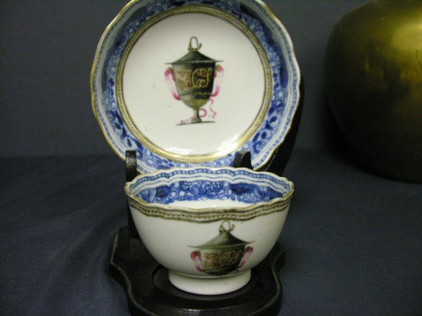 CHINESE ARMORIAL PORCELAIN CUP SAUCER