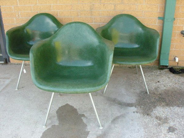 3 HERMAN MILLER FIBERGLASS AND CHROME CHAIRS: 3 HERMAN MILLER FIBERGLASS AND CHROME CHAIRS Some usage wear and levelers missing. Herman Miller impressed on the base. Size: 27 3/4'' high by 24 3/4'' wide.