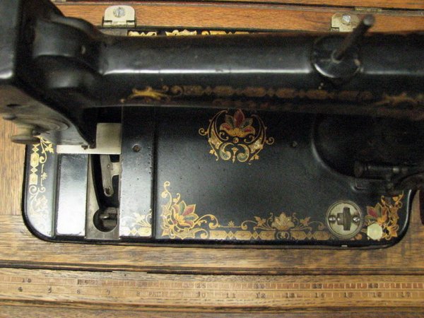 WHITE SIX DRAWER SEWING MACHINE - 10