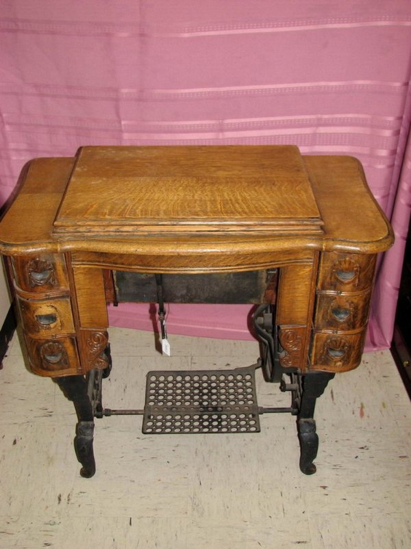WHITE SIX DRAWER SEWING MACHINE