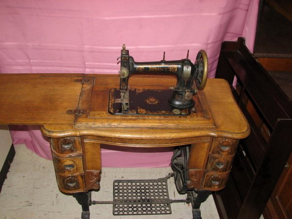 WHITE SIX DRAWER SEWING MACHINE - 5