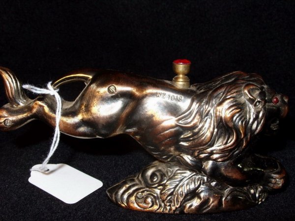 LION FIGURAL TABLE LIGHTER. UNUSUAL - 4