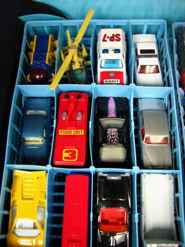 1983 MATCHBOX CARRY CASE AND 46 CARS - 2