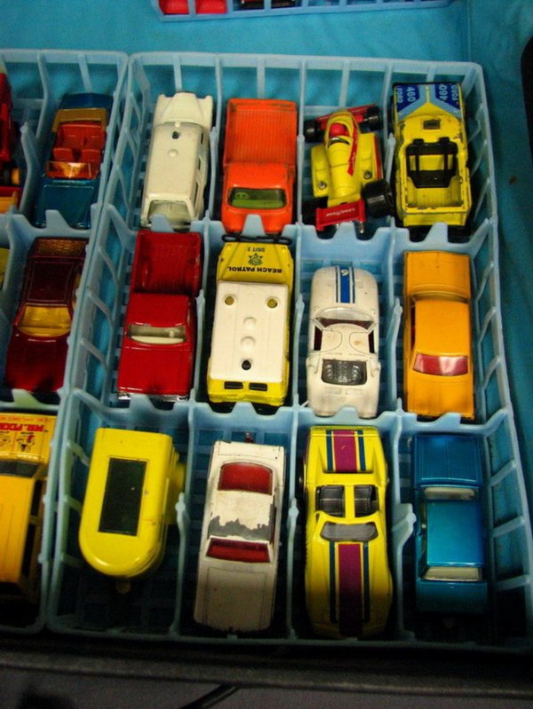 1983 MATCHBOX CARRY CASE AND 46 CARS - 4