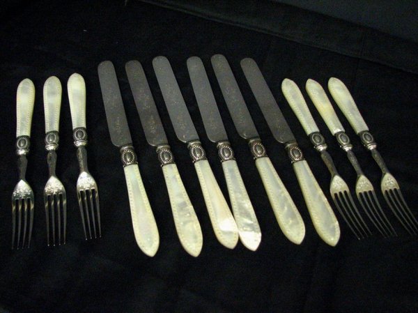 VINTAGE MOTHER OF PEARL FLATWARE 12 PC