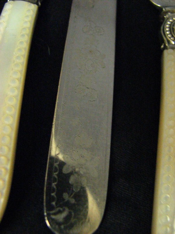 VINTAGE MOTHER OF PEARL FLATWARE 12 PC - 5