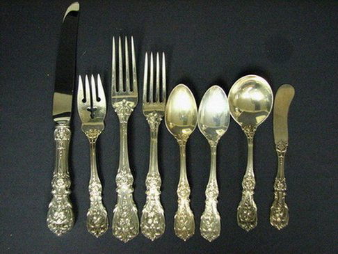 REED & BARTON FRANCIS FIRST STERLING FLATWARE: Eagle R Shield mark Service for 8 Knives 9 /12 Dinner fork 7 3/4'' Luncheon Fork 7'' salad fork 6 1/4'' (16) Teaspoons 5 7/8'' Round soup spoons 5 7/8'' flat individual butter knife 5 7/8 No Monograms
