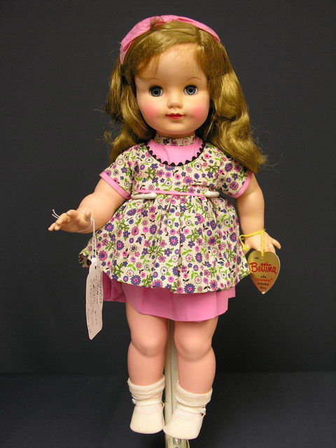 17'' VINYL EFFANBEE ''BETTINA'': 17'' VINYL EFFANBEE ''BETTINA'' Has wrist tag. Excellent condition.