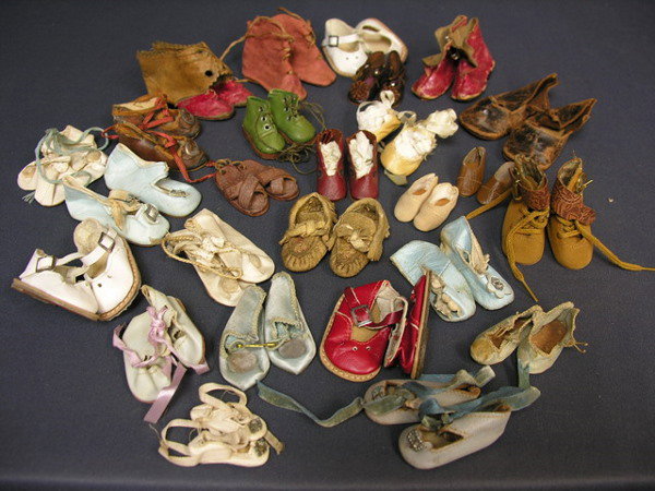 LOT OF 26 PAIR OF DOLL SHOES