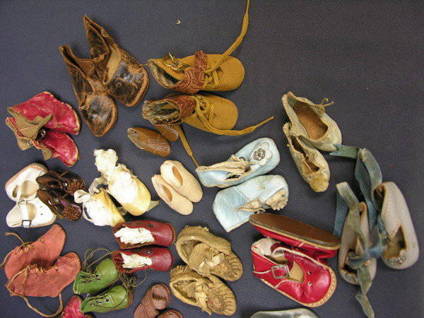 LOT OF 26 PAIR OF DOLL SHOES - 2