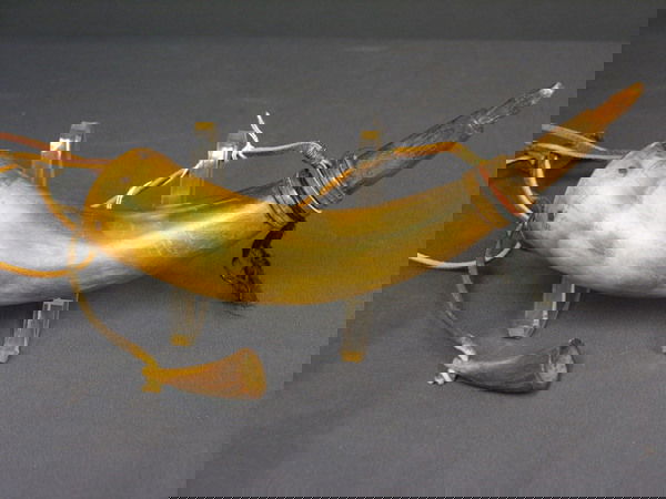 AMERICAN POWDERHORN: AMERICAN POWDERHORN Circa 1800's, new leather, 10''L