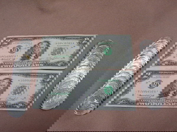 KENNEDY HALVES AND TWO DOLLAR BILL: KENNEDY HALVES AND TWO DOLLAR BILL Out of estate, (16)1976, (4)1977, (1)1978, (2)1979, 4(1980), (4)1981, and (2)1976 two dollar bills
