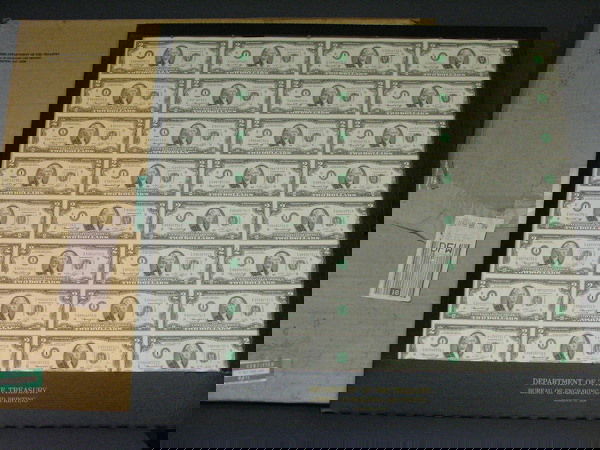 UNCUT SHEET 32 U.S. TWO DOLLAR BILLS: UNCUT SHEET 32 U.S. TWO DOLLAR BILLS
