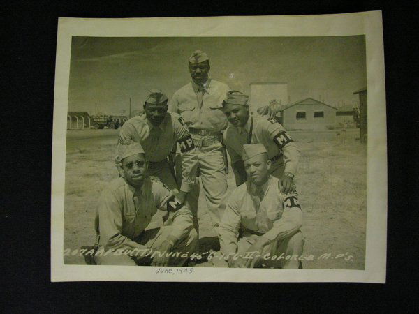 WWII PHOTO AFRICAN AMERICAN MPS 207TH A.A.F.B.U.: WWII PHOTO AFRICAN AMERICAN MPS 207TH A.A.F.B.U. June 1945, Names on back include: Ernest Hicks, Nathaniel Gross John Williams, Ester Guy, Mose Lindsay, Deming New Mexico, Size: 8'' by 10'', Condition