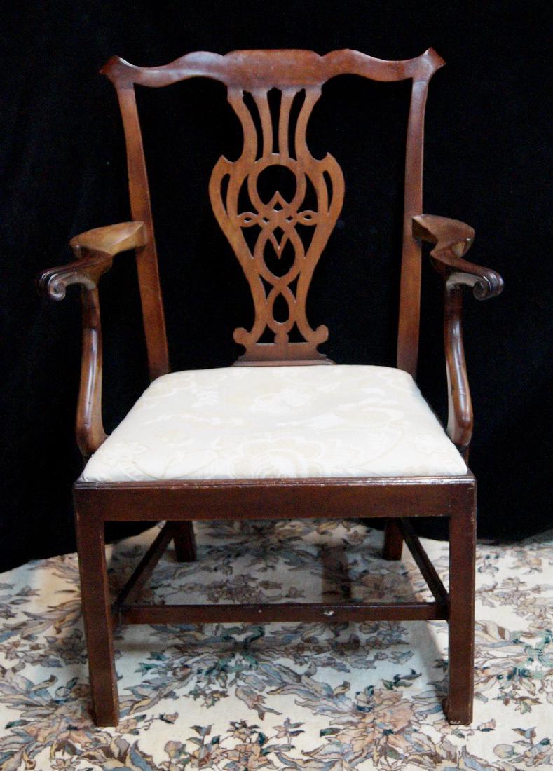 ANTIQUE CHIPPENDALE MAHOGANY ARM CHAIR: ANTIQUE CHIPPENDALE MAHOGANY ARM CHAIR