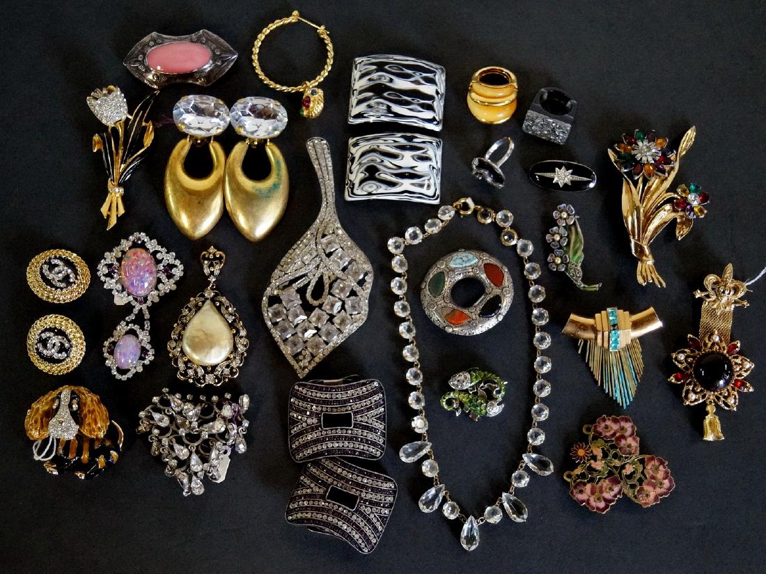 TRAY COSTUME JEWELRY, INC. CHANEL LOGO EARRINGS: TRAY COSTUME JEWELRY, INC. CHANEL LOGO EARRINGS
