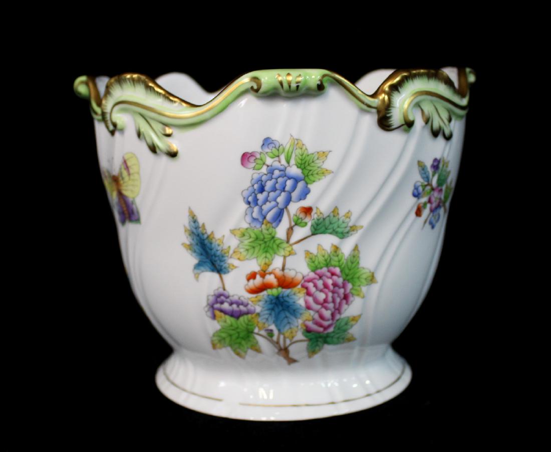 HEREND PORCELAIN CACHE POT (1 of 7)
