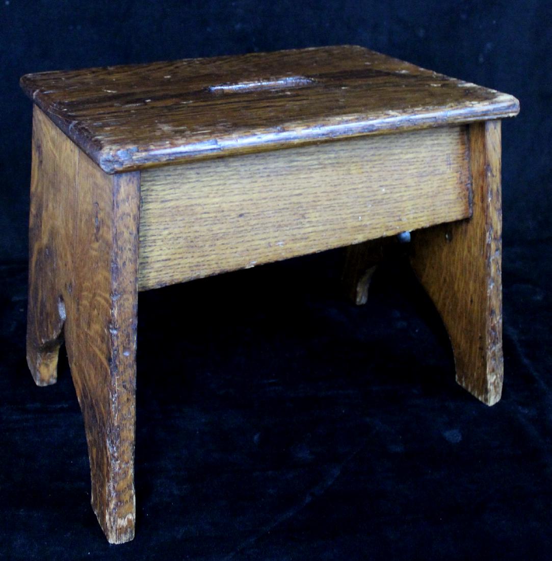 OAK STEP STOOL (1 of 4)