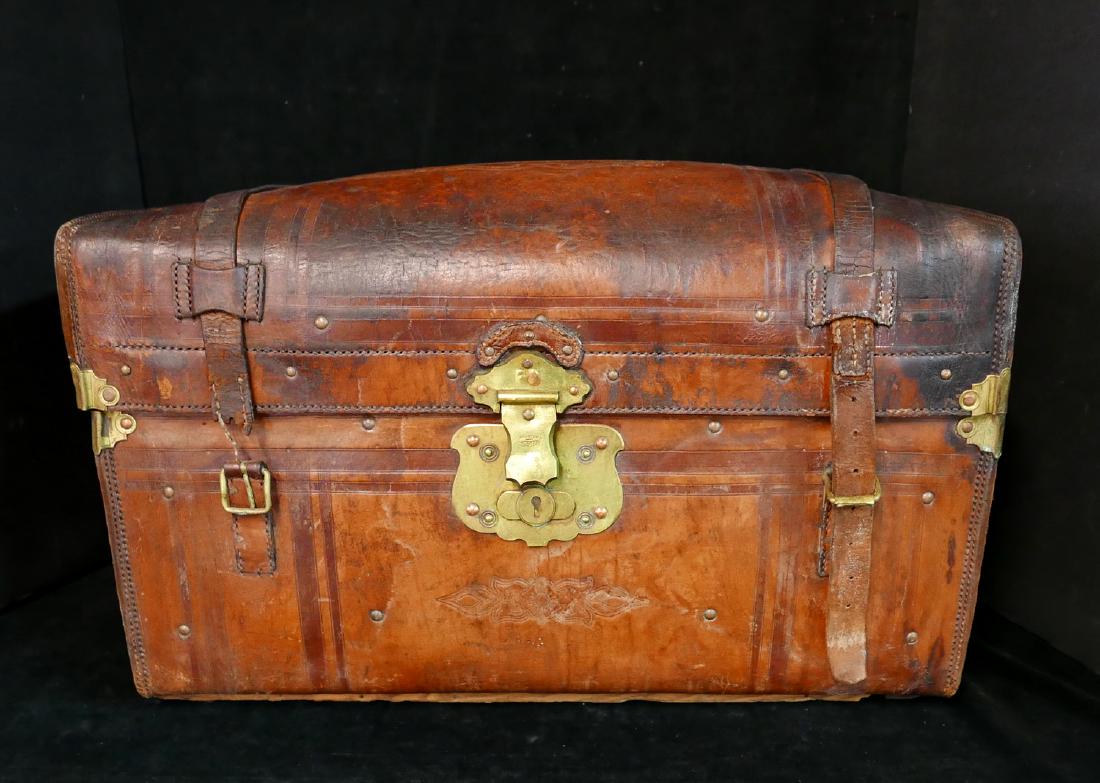 ENGLISH LEATHER TRUNK (1 of 8)
