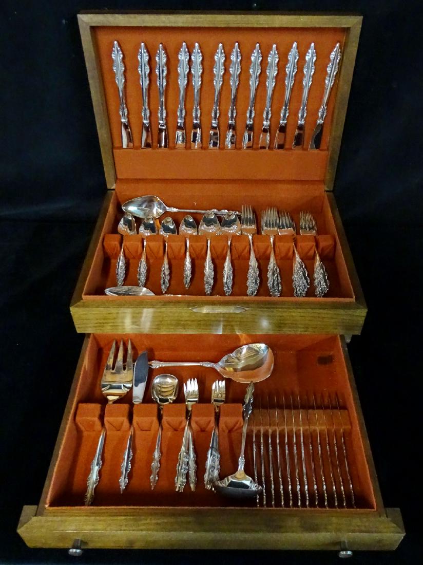 SET INTERNATIONAL DEEP SILVER FLATWARE FOR 12