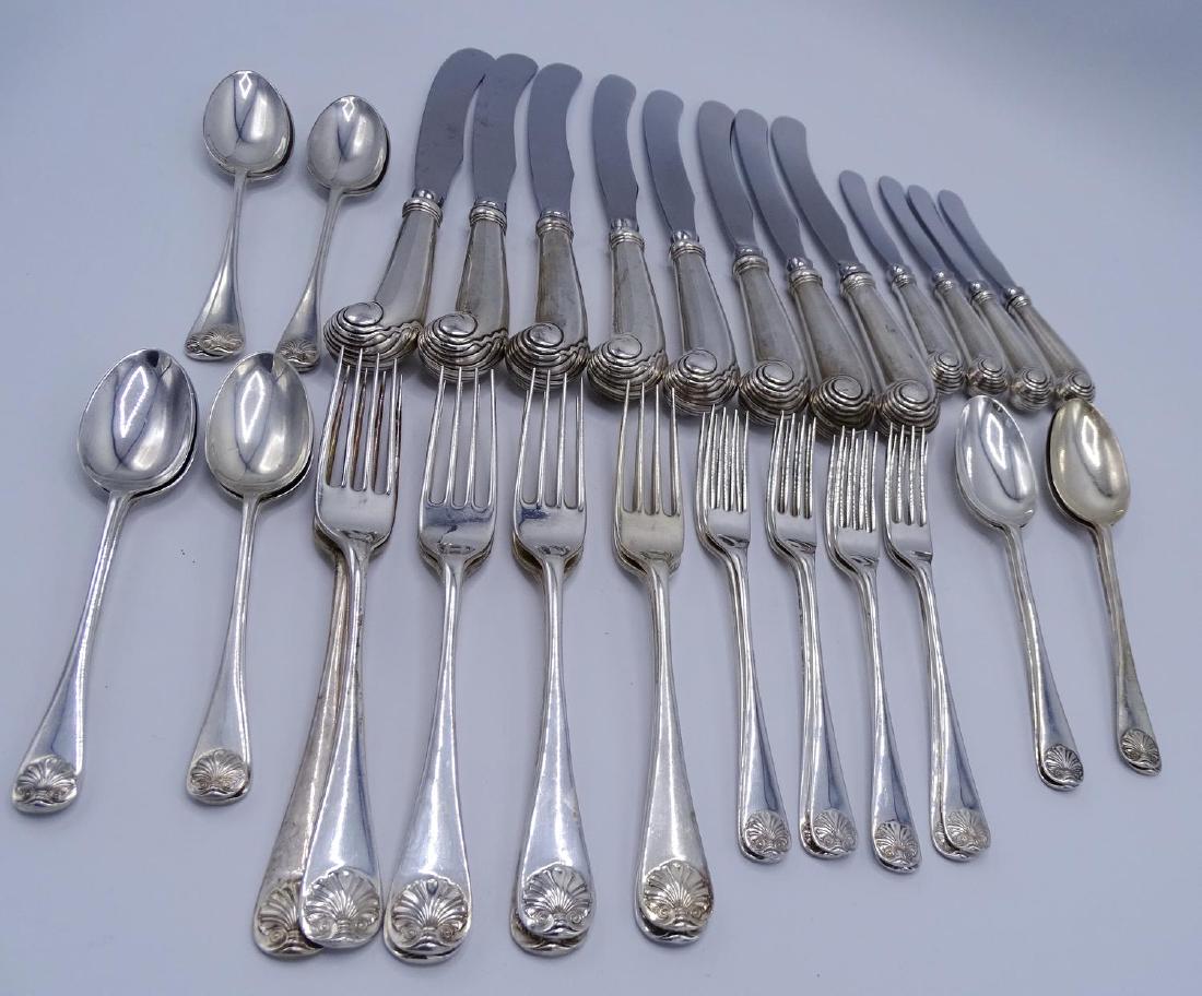 40 PCS. STEIFF STERLING SILVER FLATWARE SET C.W.: 40 PCS. STEIFF STERLING SILVER FLATWARE SET C.W. WILLIAMSBURG RESTORATION