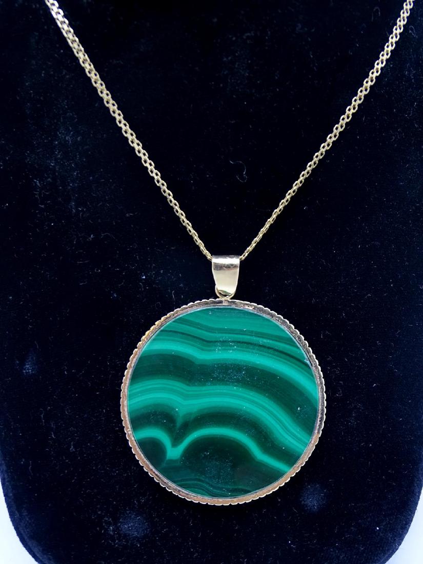 14KT YELLOW GOLD & MALACHITE PENDANT 18.1 DWT: 14KT YELLOW GOLD & MALACHITE PENDANT 18.1 DWT