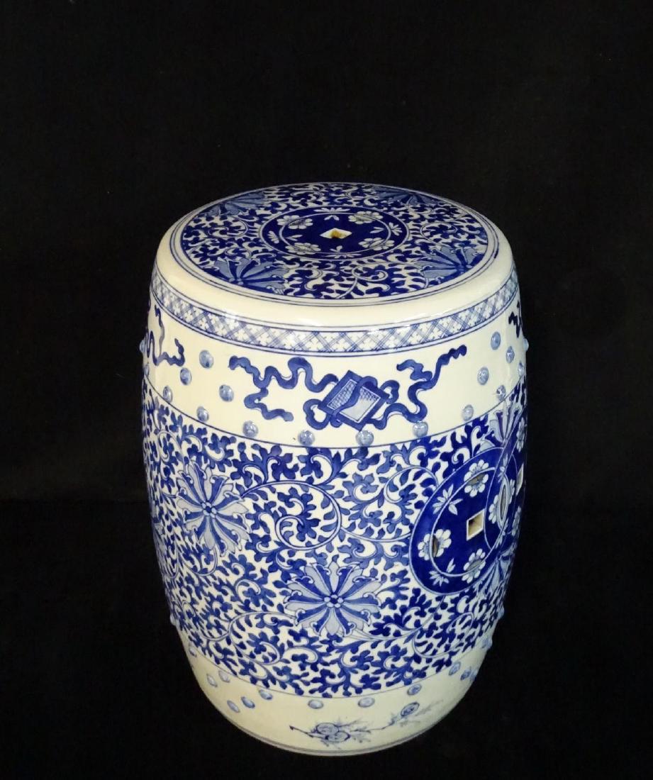 ORIENTAL BLUE & WHITE GARDEN SEAT: ORIENTAL BLUE & WHITE GARDEN SEAT 18"H 9" DIA.