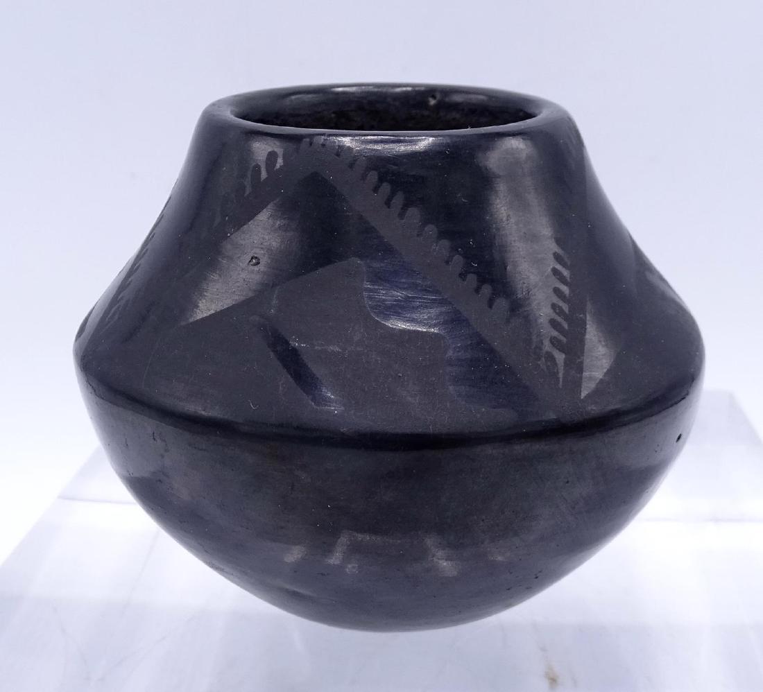 MARIA MARTINEZ SGN. POTTERY BOWL: MARIA MARTINEZ SGN. POTTERY BOWL 3.5"H 4"DIA.